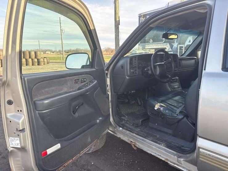 2002-chevrolet-silverado-2500hd-image-12