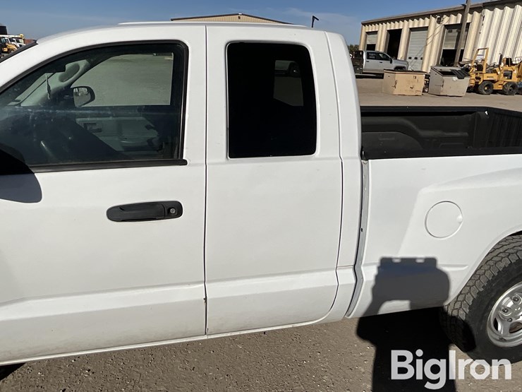 2010-dodge-dakota-image-15