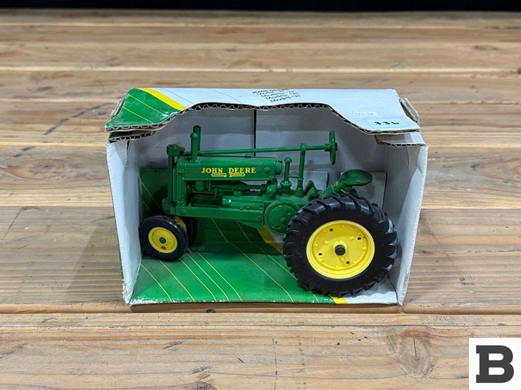 ertl-replica-john-deere-model-"a"-tractor-1:16-scale-image-1