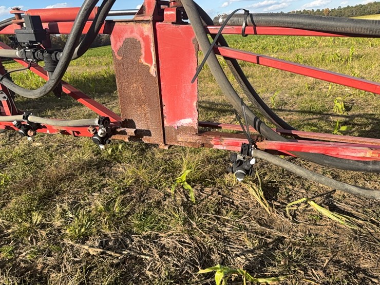case-ih-3185-patriot-sprayer-image-19