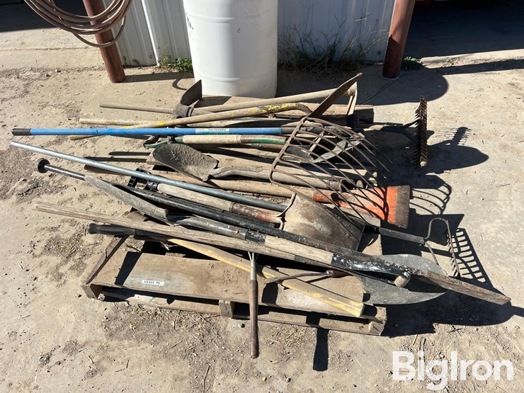 pallet-of-farm-&-garden-tools-image-7