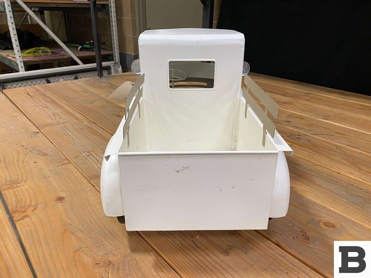 metal-display-vintage-pickup-image-3