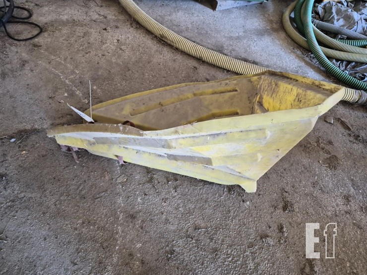 poly-auger-hopper-image-3