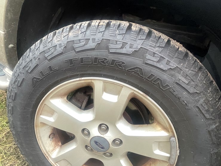 2004-ford-explorer-image-75