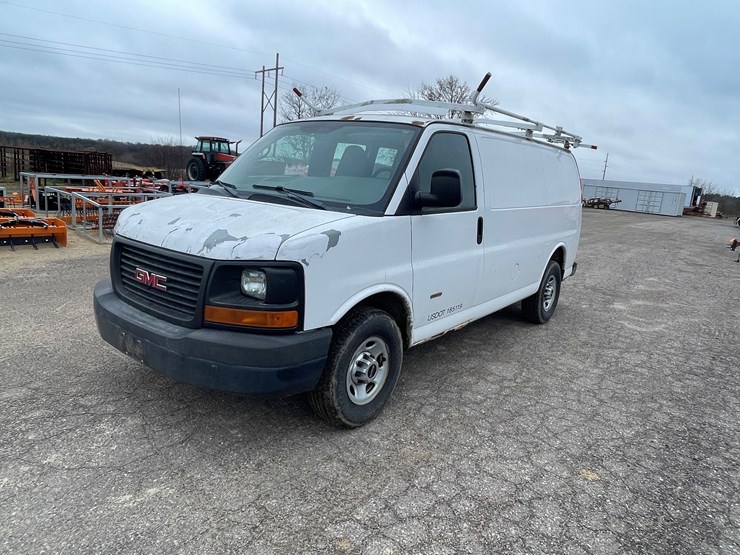 #1064-•-2012-gmc-savana-1-ton-van-(has-wi-title)-image-1