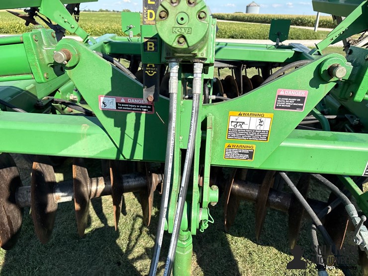 2010-john-deere-637-image-17