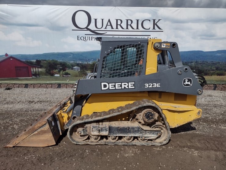deere-323e-image-1