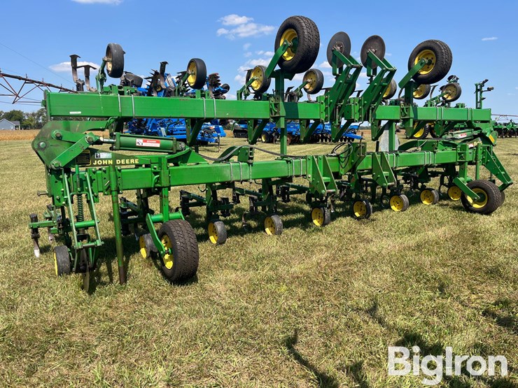 john-deere-845-image-2