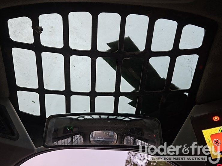 2021-caterpillar-299d3-image-31