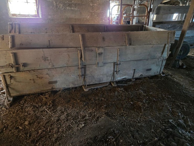 wooden-buck-board-wagon-image-1