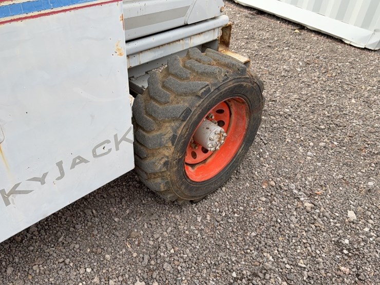 #2075-•-1999-skyjack-sj8841-scissor-lift-image-11