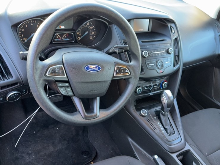 #3008-•-2015-ford-focus-car-image-16