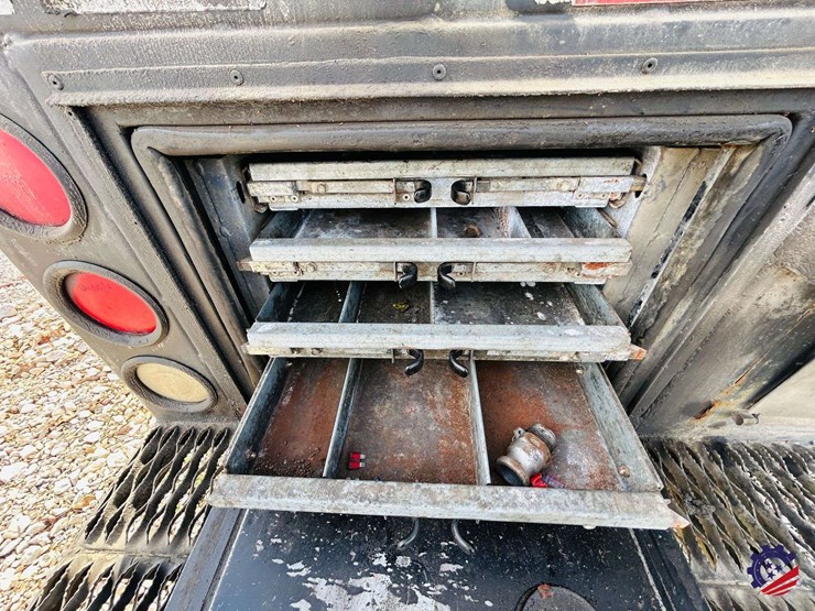 2007-peterbilt-340-image-47