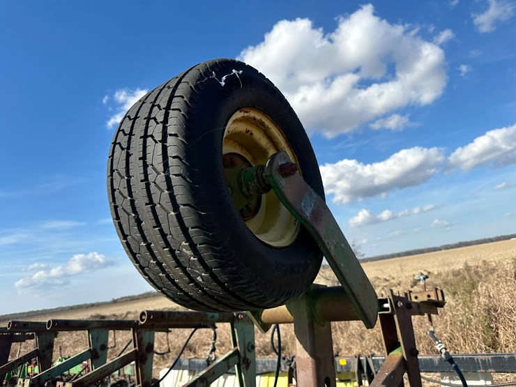 john-deere-845-image-8