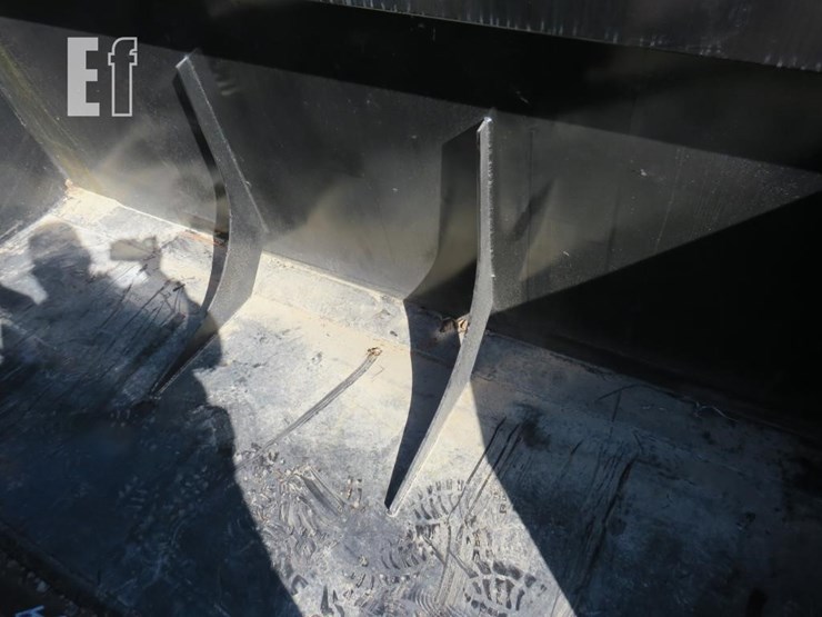 skid-loader-snow-bucket-image-5