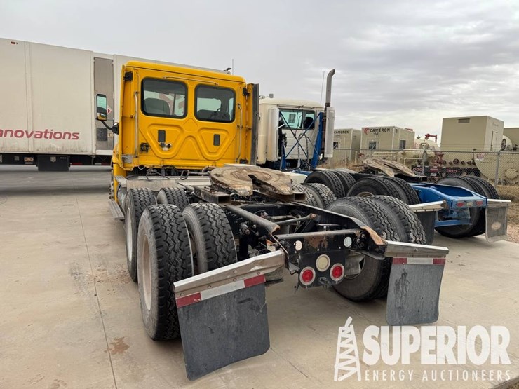 (x)-(2-5)-2015-freightliner-cascadia-t/a-truck-tr...-image-2