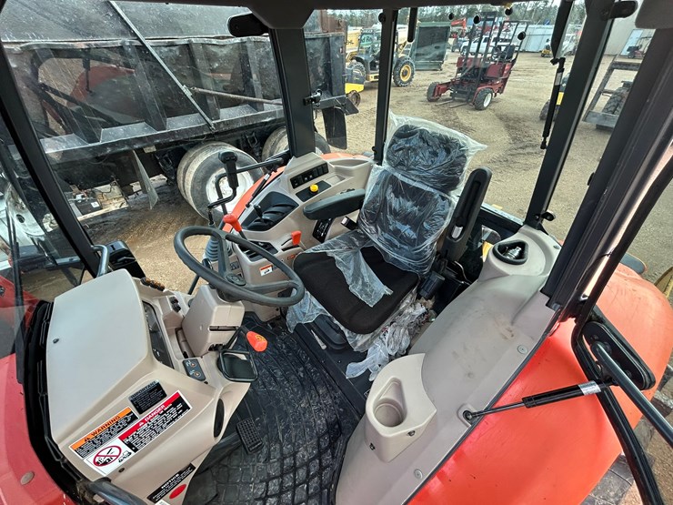 2014-kubota-m8560d-image-11