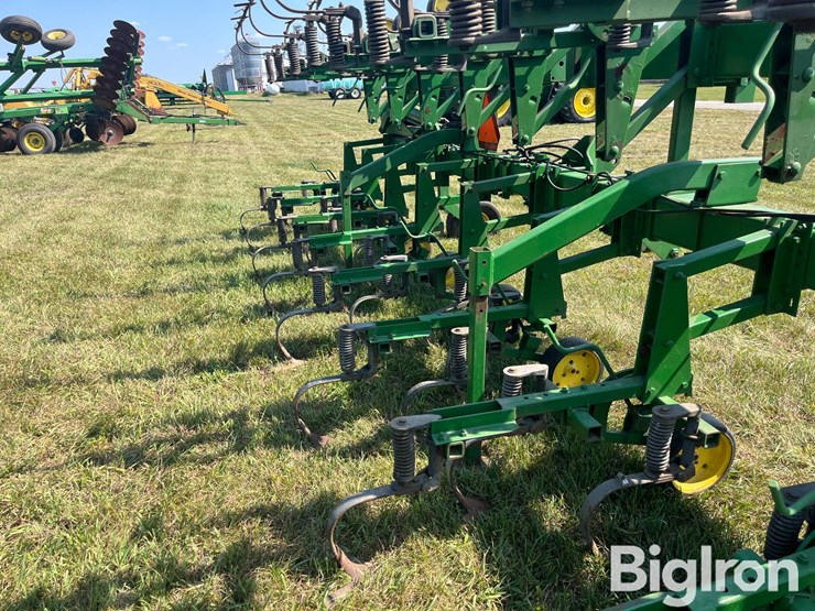 john-deere-845-image-18