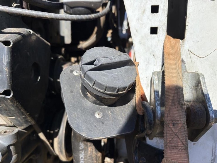 2013-bobcat-t550-image-38