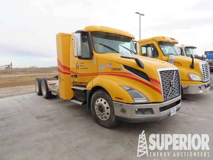 (x)-(2-1)-2020-volvo-vhl-t/a-truck-tractor-w/-day...-image-2