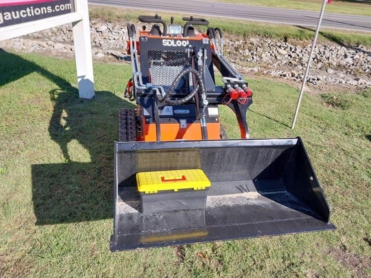new-sdlool-mini-skid-steer-gas-loader-image-2