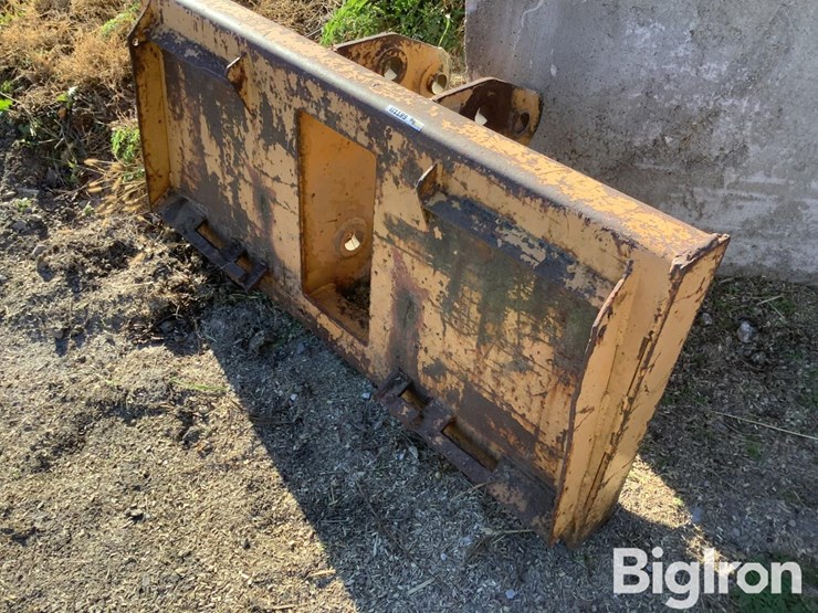 universal-skid-steer-to-mini-excavator-mount-adapter-image-1