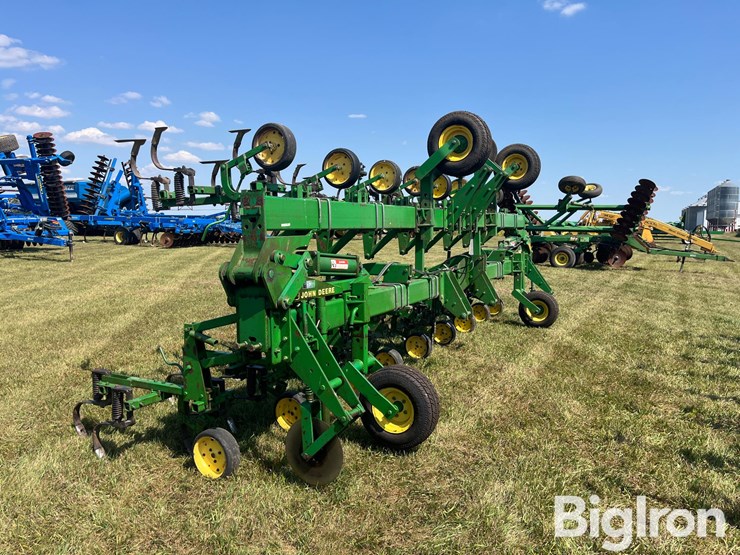 john-deere-845-image-3