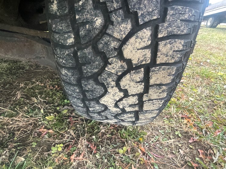 2004-ford-explorer-image-80