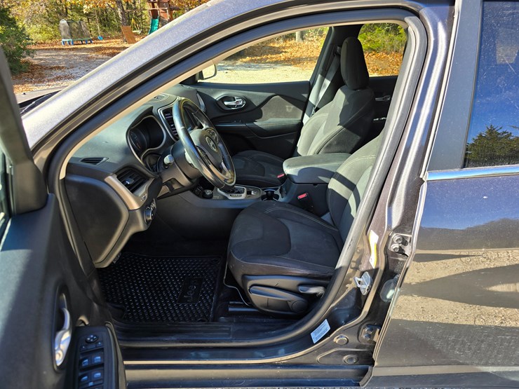 2016-jeep-cherokee-image-50