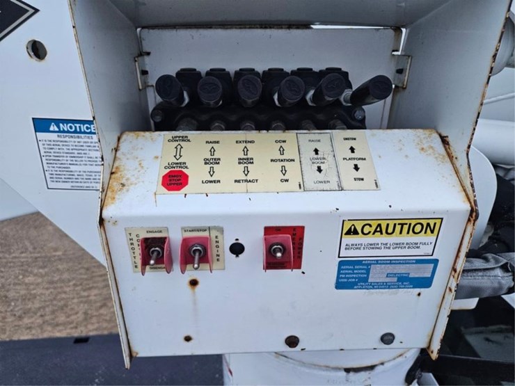 #3284-•-2003-gmc-c5500-aerial-truck-image-21