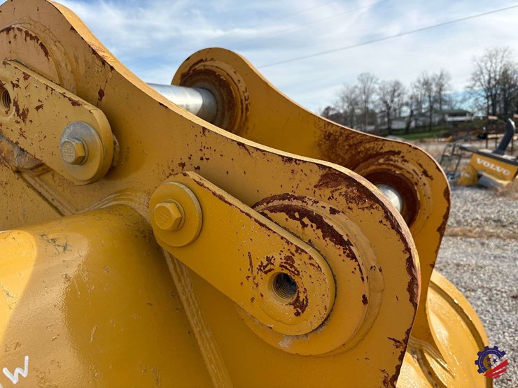 caterpillar-349-image-15