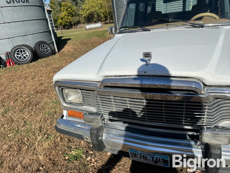 1985-jeep-grand-wagoneer-4x4-suv-image-11