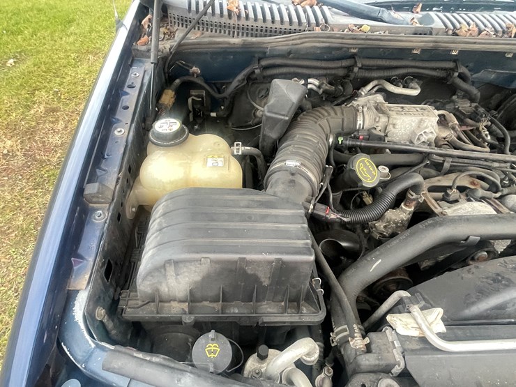 2004-ford-explorer-image-72