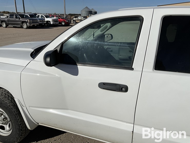 2010-dodge-dakota-image-13