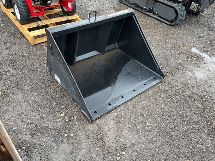 #2022-•-blue-diamond-36"-dingo-smooth-bucket-image-2