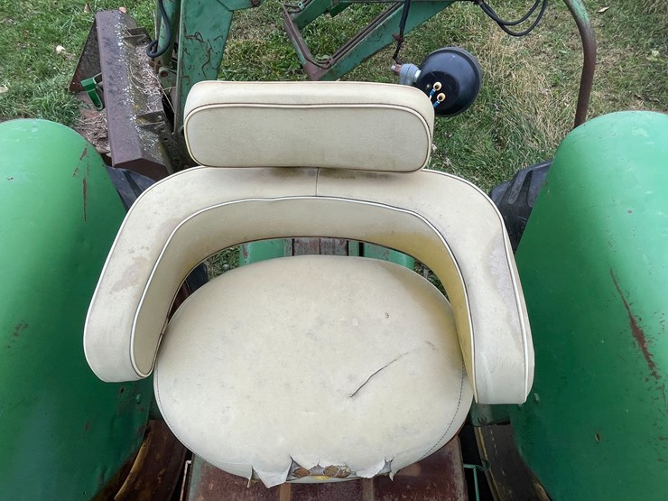 john-deere-4010-image-29