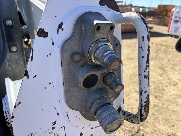 2013-bobcat-t550-image-15