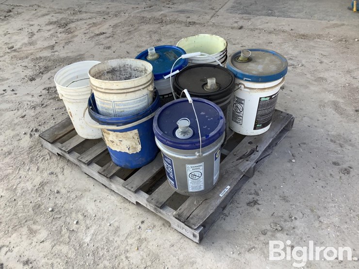 pallet-of-empty-5-gallon-buckets-image-2