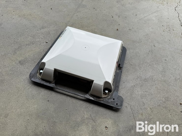 case-ih-372-guidance-receiver-image-7