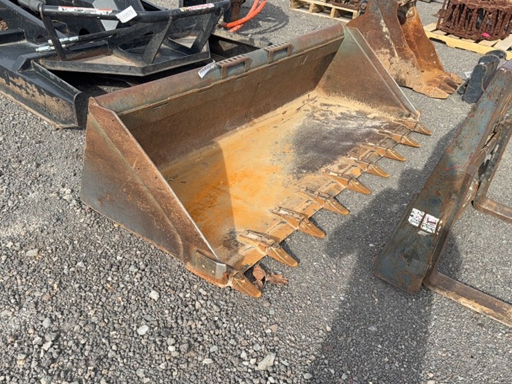 #2002-•-bobcat-86"-skid-steer-tooth-bucket-image-2