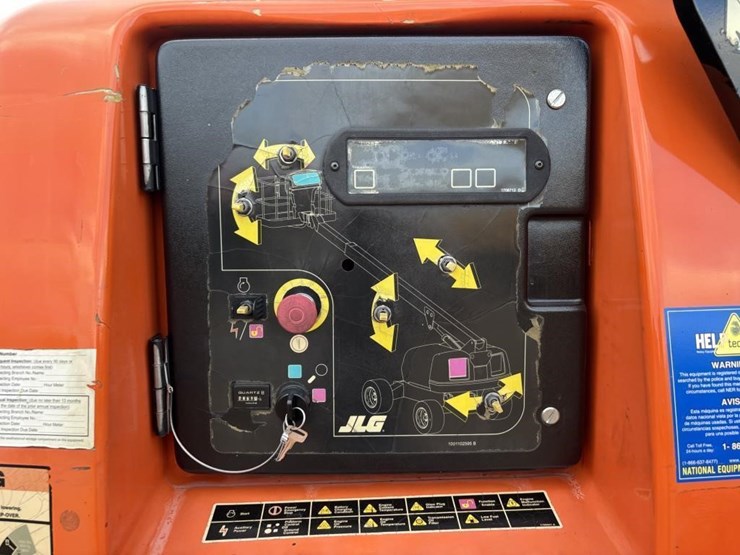 2013-jlg-400s-image-40