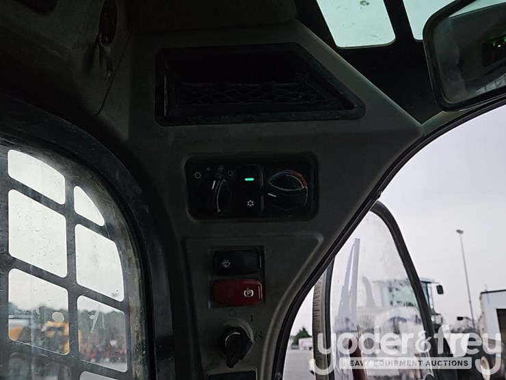 2021-caterpillar-299d3-image-33