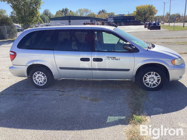 2005-dodge-grand-caravan-sport-image-4