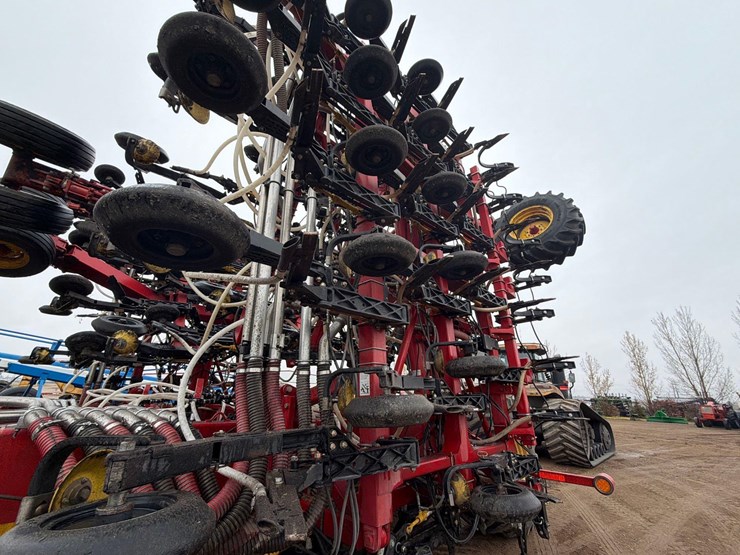 2016-bourgault-3320-66-image-32