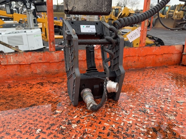 2015-jlg-3246es-image-11