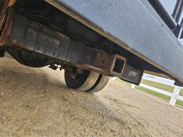 2016-ford-550-image-17