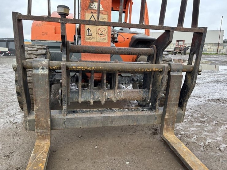 2013-jlg-g5-18a-image-11