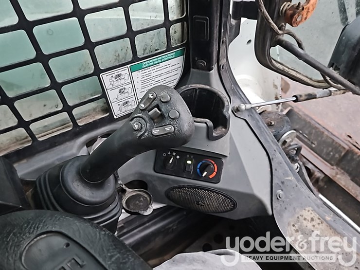 2019-bobcat-t740-image-35