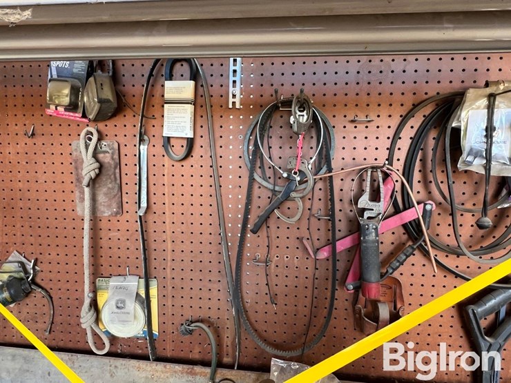 steel-workbench-&-supplies-image-18