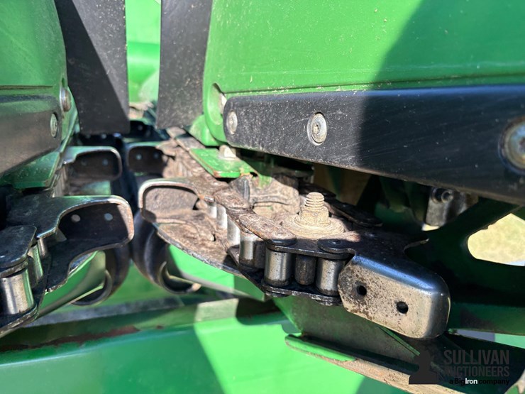 2022-john-deere-c8r-image-18